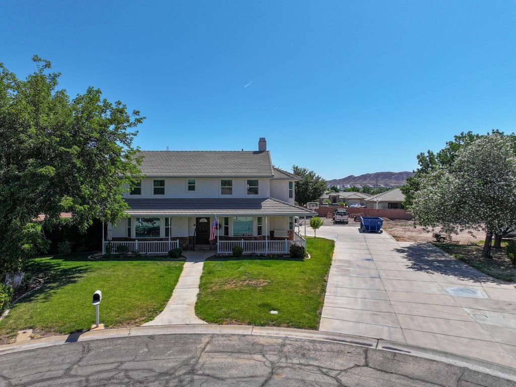 Photo of 1781 S ALONDRA CIR, Washington, UT 84780 (MLS # 26-272405)