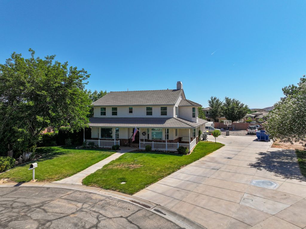 Photo of 1781 S ALONDRA CIR, Washington, UT 84780 (MLS # 26-272405)