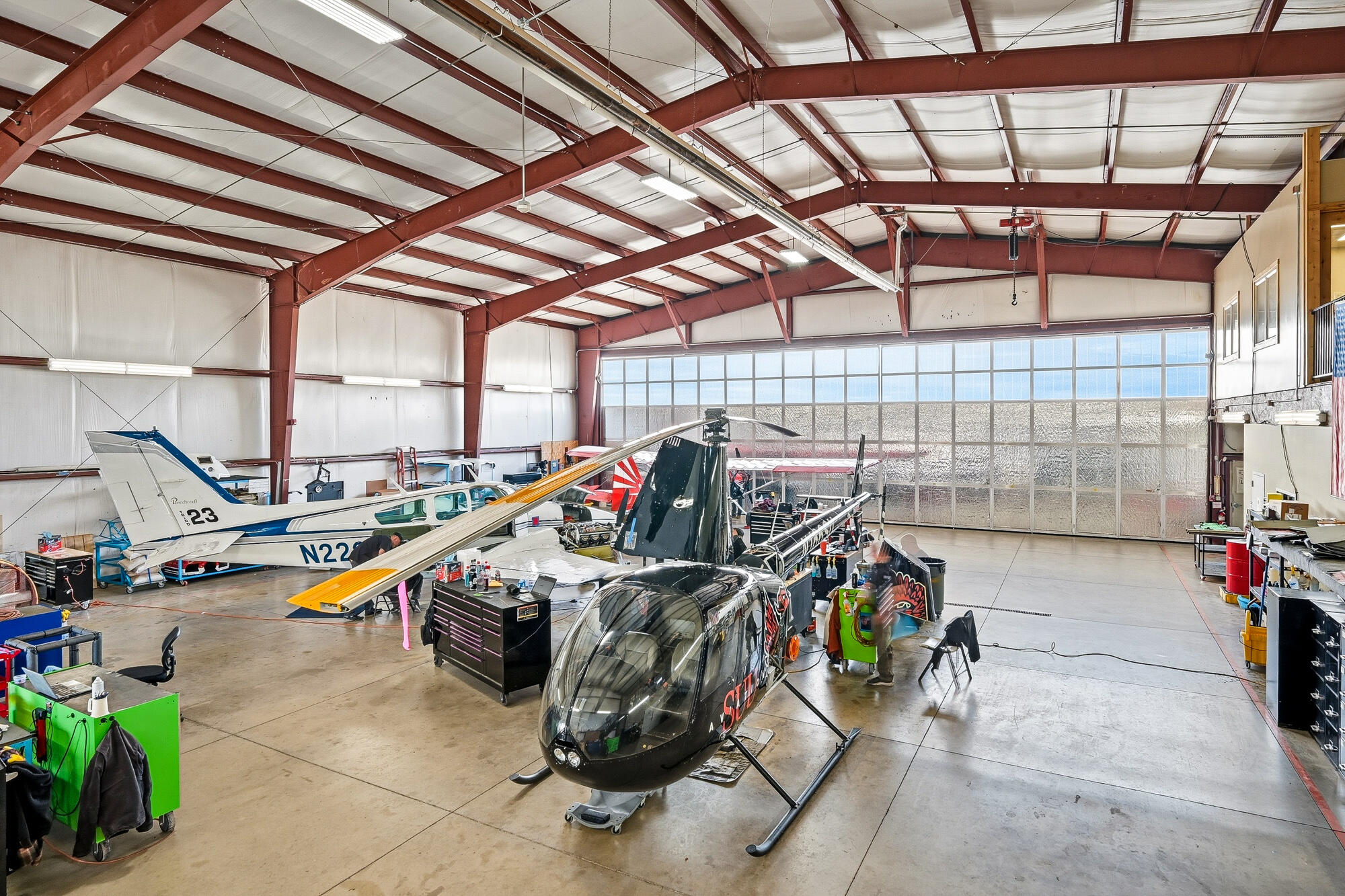 Main image without alt text