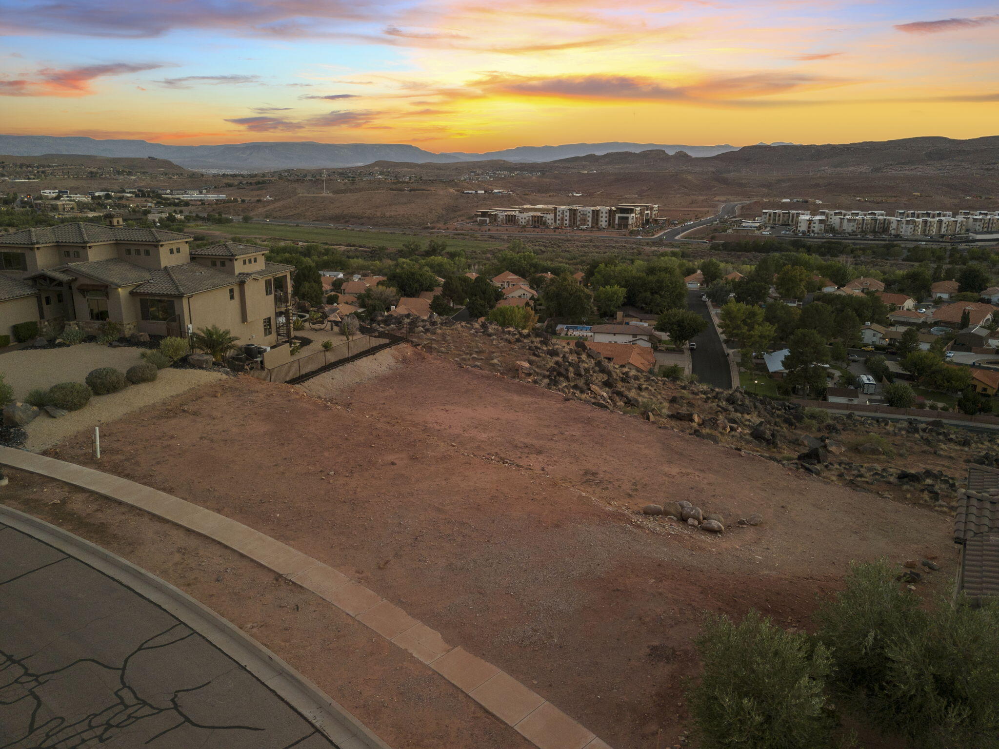 WHISPER RIDGE - Land