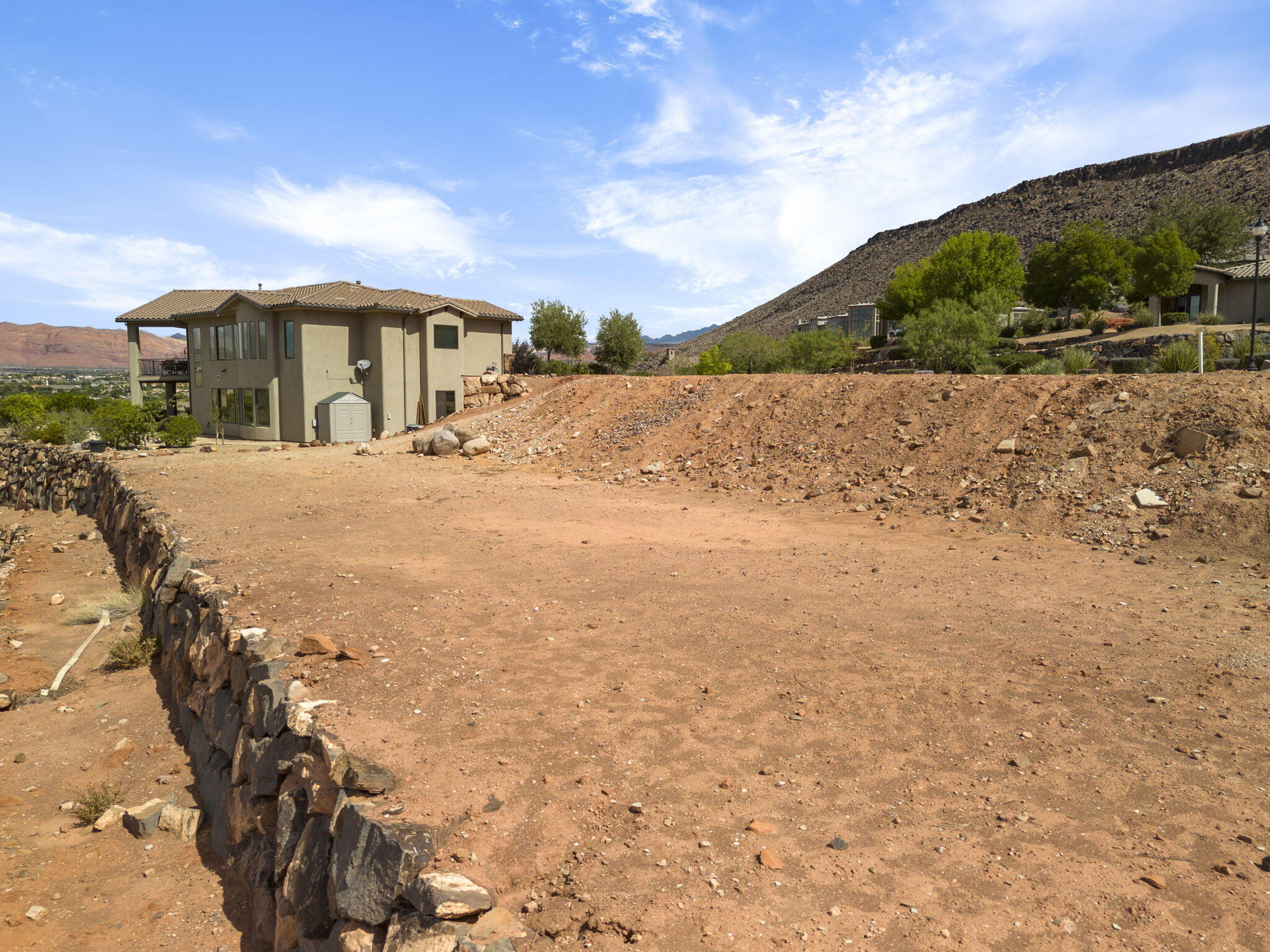 WHISPER RIDGE - Land