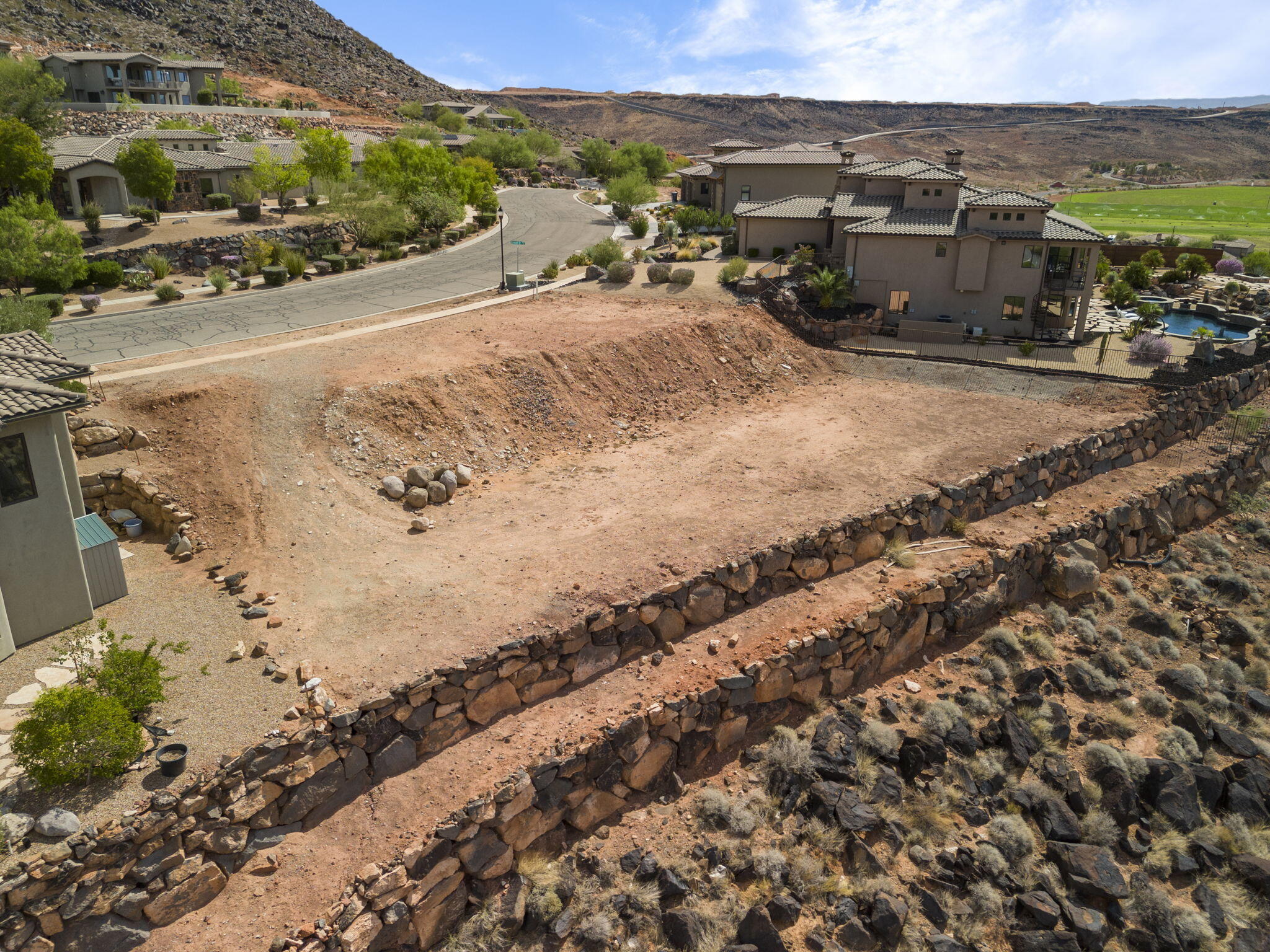 WHISPER RIDGE - Land