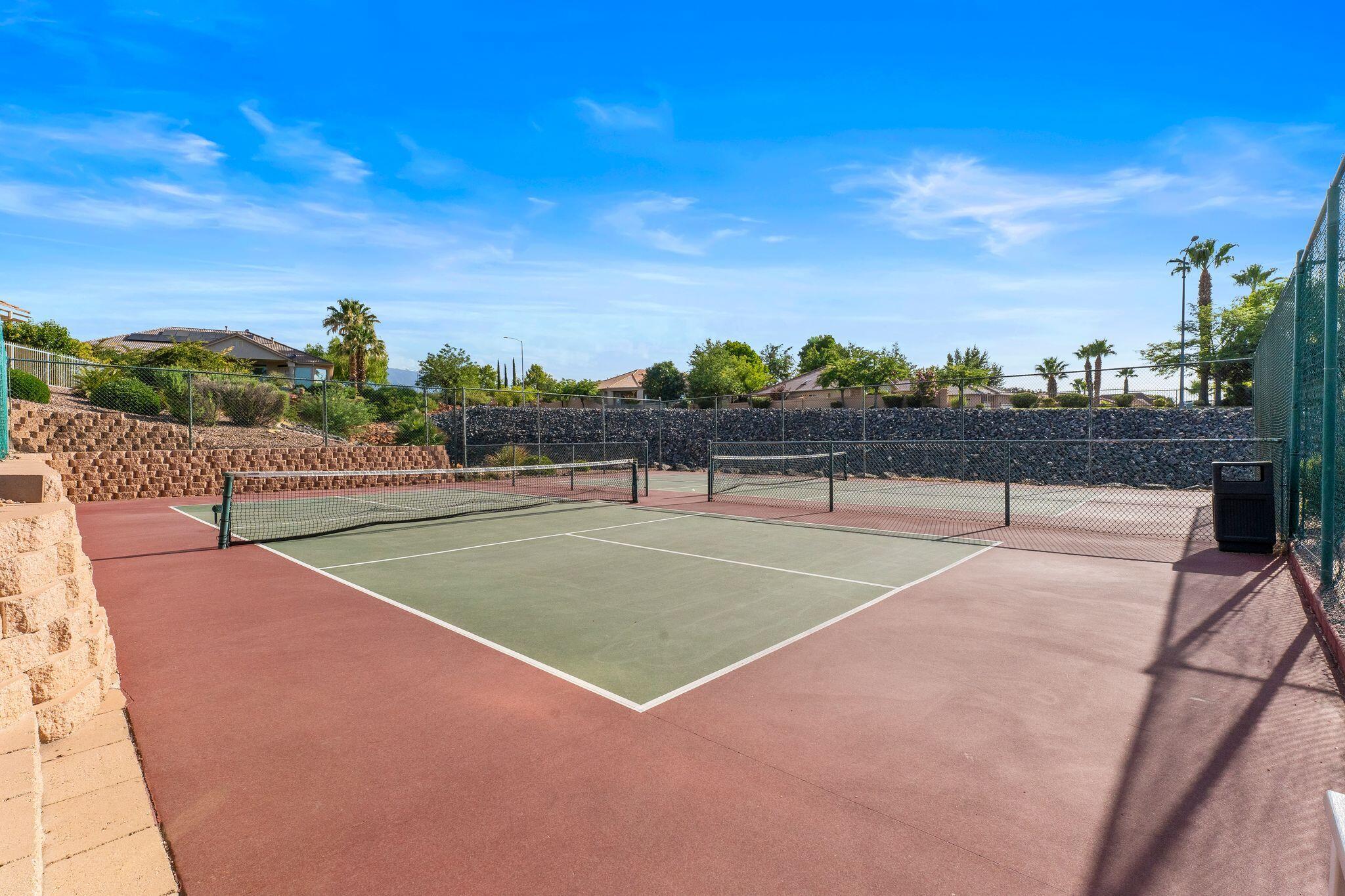 KNOLLS AT GREEN SPRING - Residential