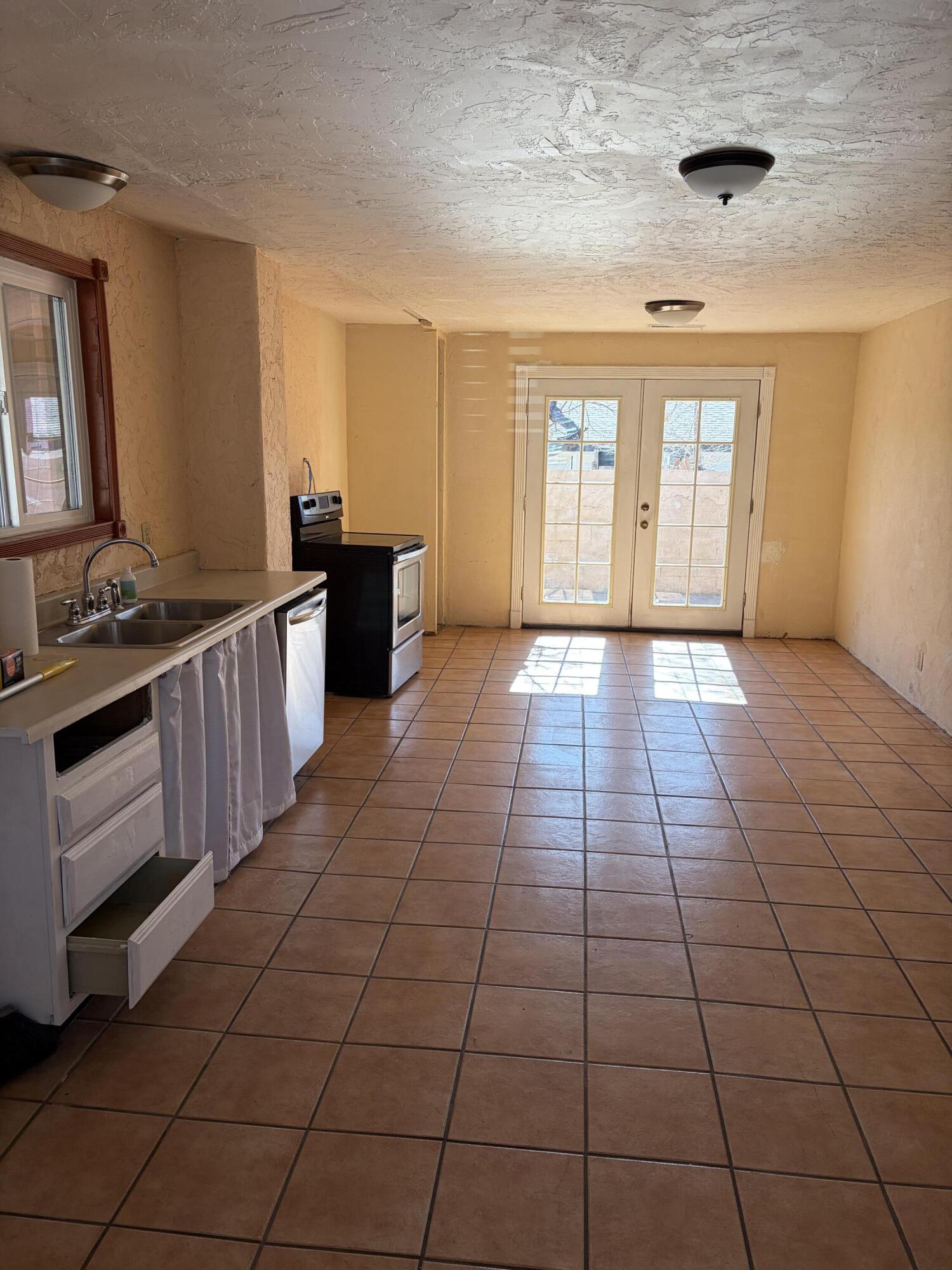 THREE PALMS CONDOS - Residential