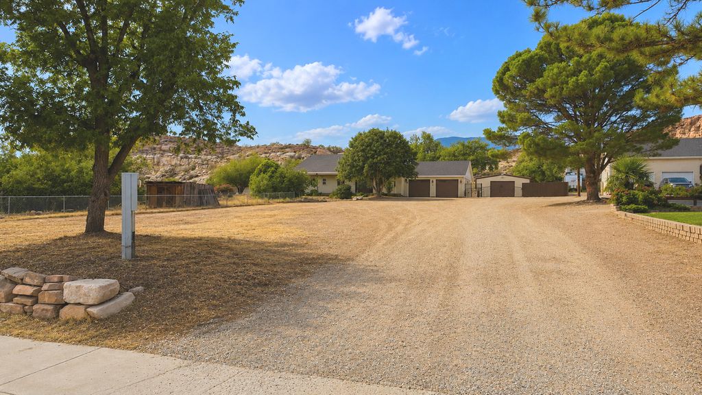Photo of 165 N Main ST, Leeds, UT 84746 (MLS # 26-274182)