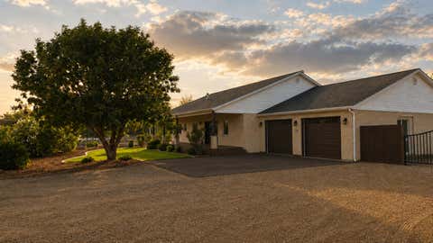 Photo of 165 N Main ST, Leeds, UT 84746 (MLS # 26-274182)