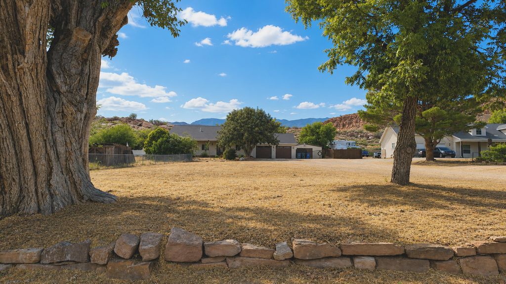 Photo of 165 N Main ST, Leeds, UT 84746 (MLS # 26-274182)