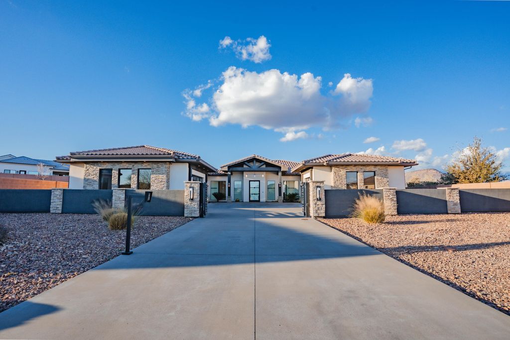Photo of 1218 W PROVINCE Way, Saint George, UT 84770 (MLS # 26-269395)
