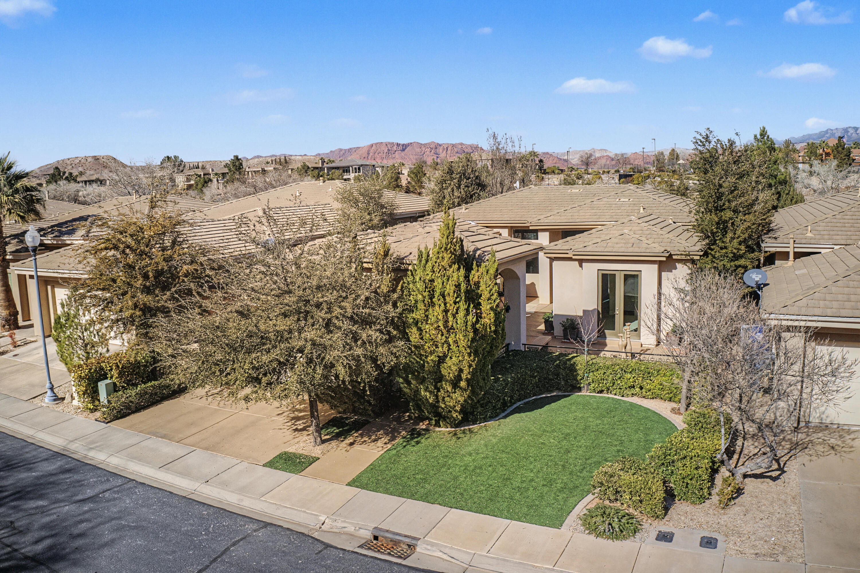 BELLSERA TOWNHOMES AT SUNBROOK - Residential