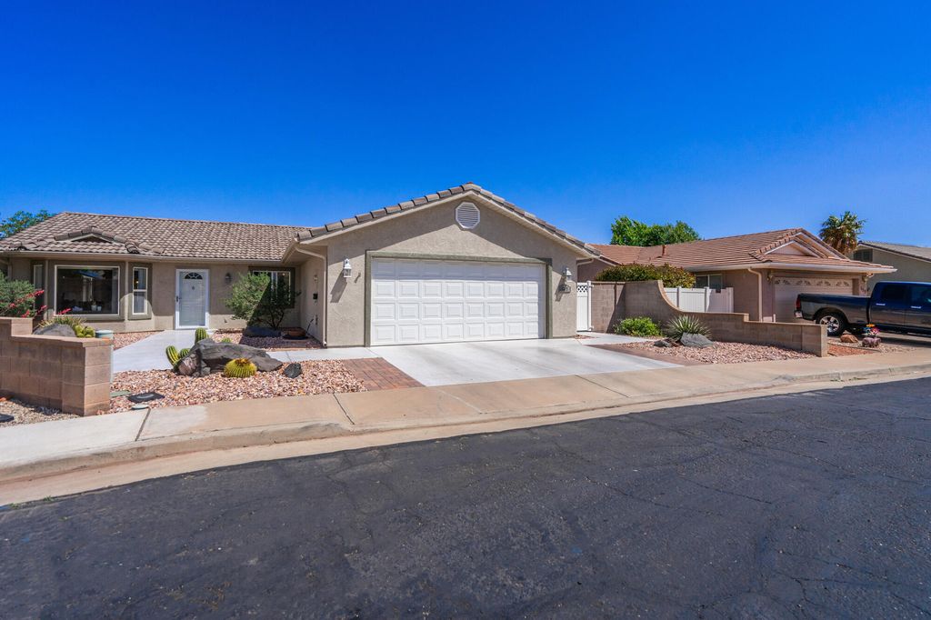 Photo of 617 S 285 E 15 #15, Ivins, UT 84738 (MLS # 26-271636)