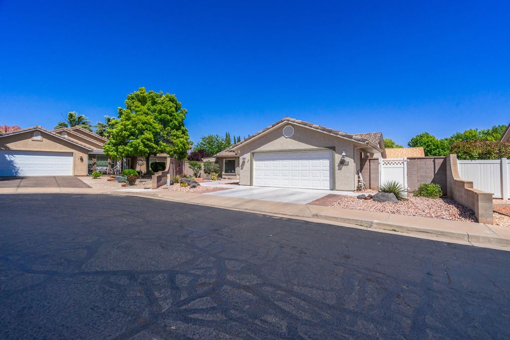 Photo of 617 S 285 E 15 #15, Ivins, UT 84738 (MLS # 26-271636)