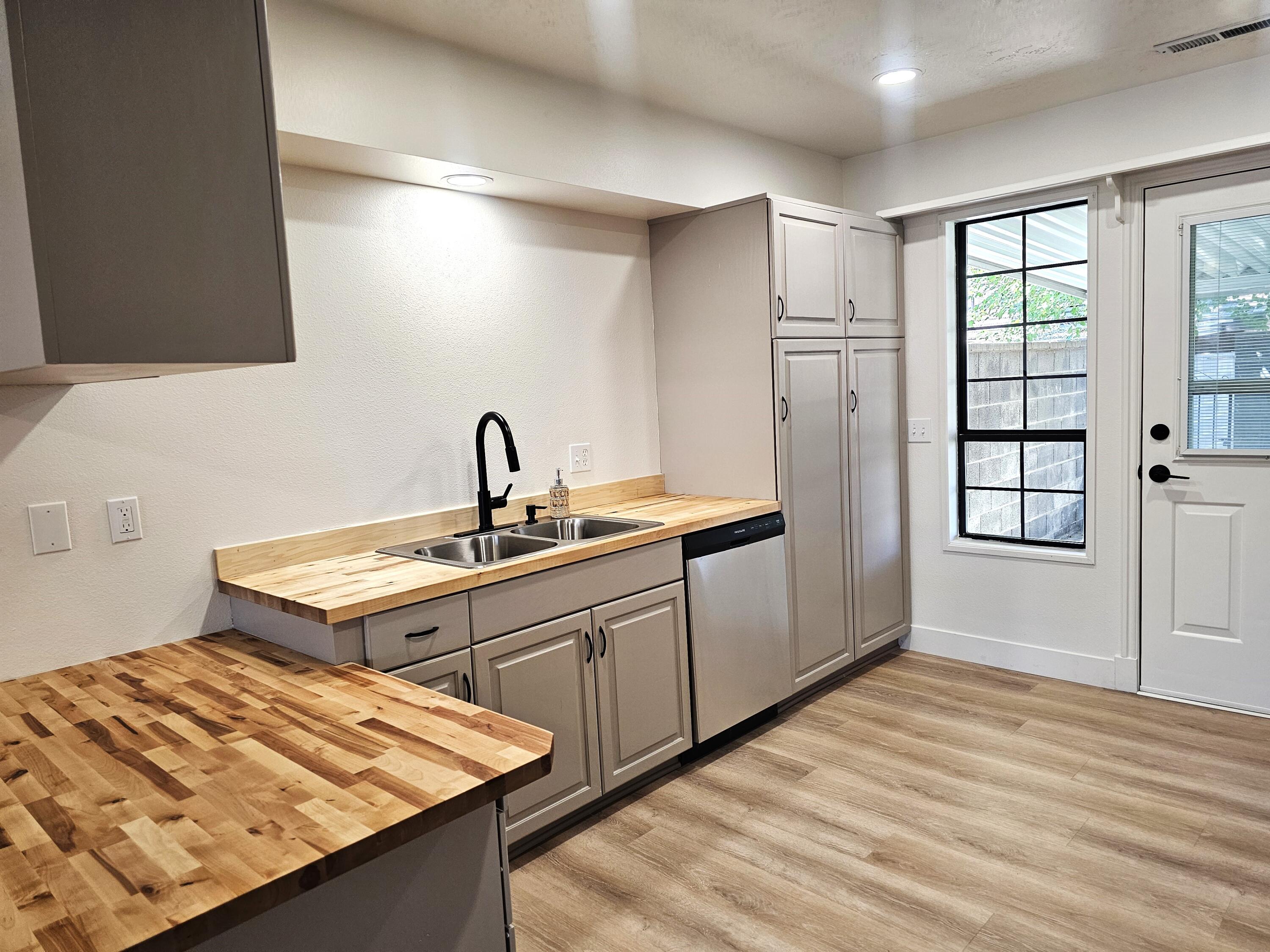COTTONWOOD TOWNHOMES - Residential