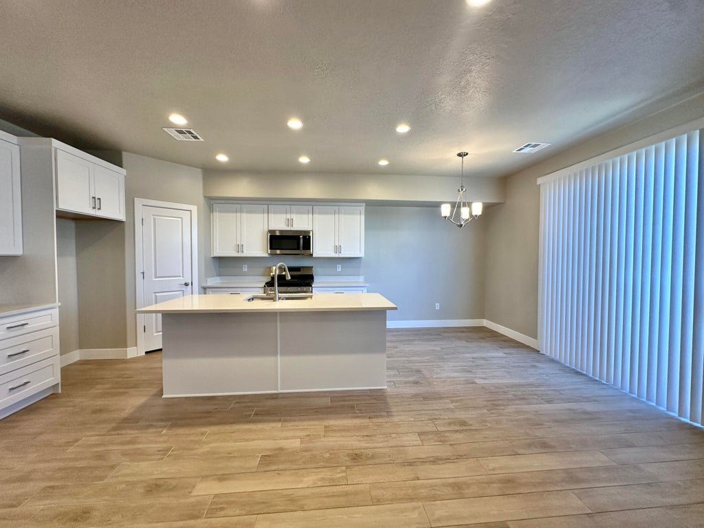 Photo of 467 W 405 N, Hurricane, UT 84737 (MLS # 26-275256)