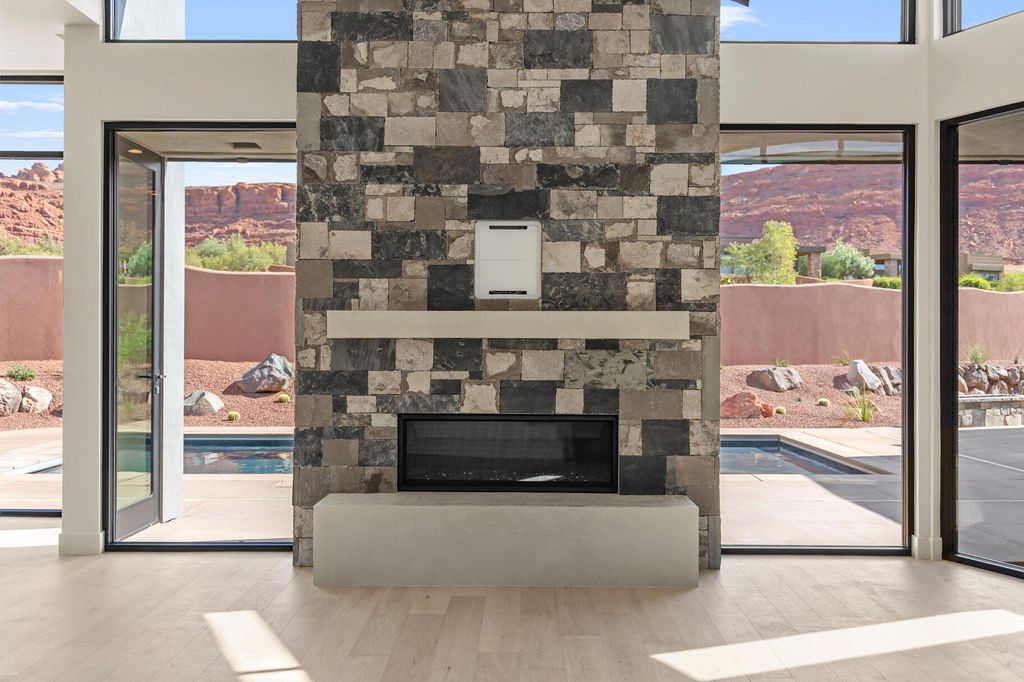 Photo of 2498 N La Casa DR, Saint George, UT 84770 (MLS # 25-266162)