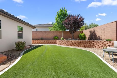 Tiny photo for 1947 N PARK GROVE DR, Washington, UT 84780 (MLS # 26-271227)