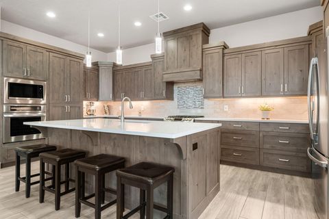 Tiny photo for 1947 N PARK GROVE DR, Washington, UT 84780 (MLS # 26-271227)