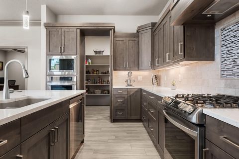 Tiny photo for 1947 N PARK GROVE DR, Washington, UT 84780 (MLS # 26-271227)