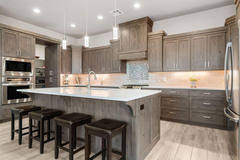 Tiny photo for 1947 N PARK GROVE DR, Washington, UT 84780 (MLS # 26-271227)