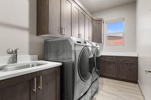 Tiny photo for 1947 N PARK GROVE DR, Washington, UT 84780 (MLS # 26-271227)