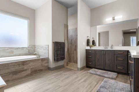 Tiny photo for 1947 N PARK GROVE DR, Washington, UT 84780 (MLS # 26-271227)