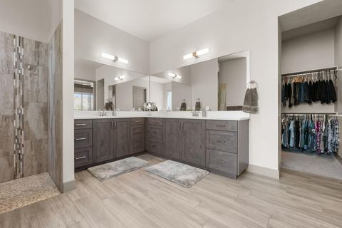 Tiny photo for 1947 N PARK GROVE DR, Washington, UT 84780 (MLS # 26-271227)