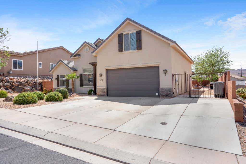 Photo of 377 N 3340 W, Hurricane, UT 84737 (MLS # 26-274954)