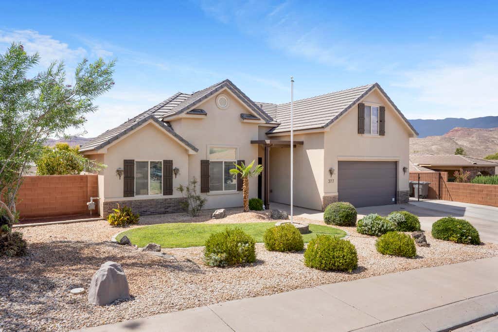 Photo of 377 N 3340 W, Hurricane, UT 84737 (MLS # 26-274954)