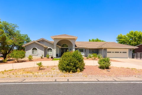 Photo of 985 E FORT PIERCE DR, Saint George, UT 84790 (MLS # 26-273346)