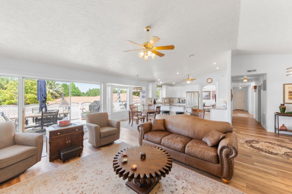 Photo of 985 E FORT PIERCE DR, Saint George, UT 84790 (MLS # 26-273346)