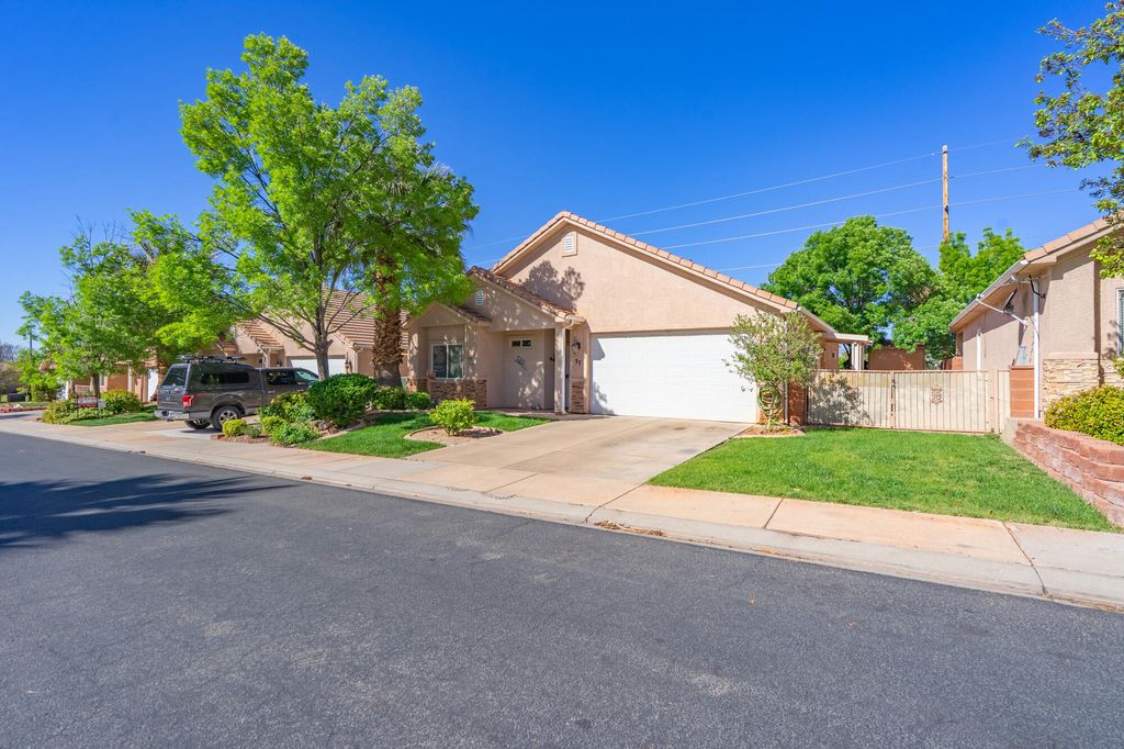 Photo of 1806 N Dixie Downs #37, Saint George, UT 84770 (MLS # 25-267825)