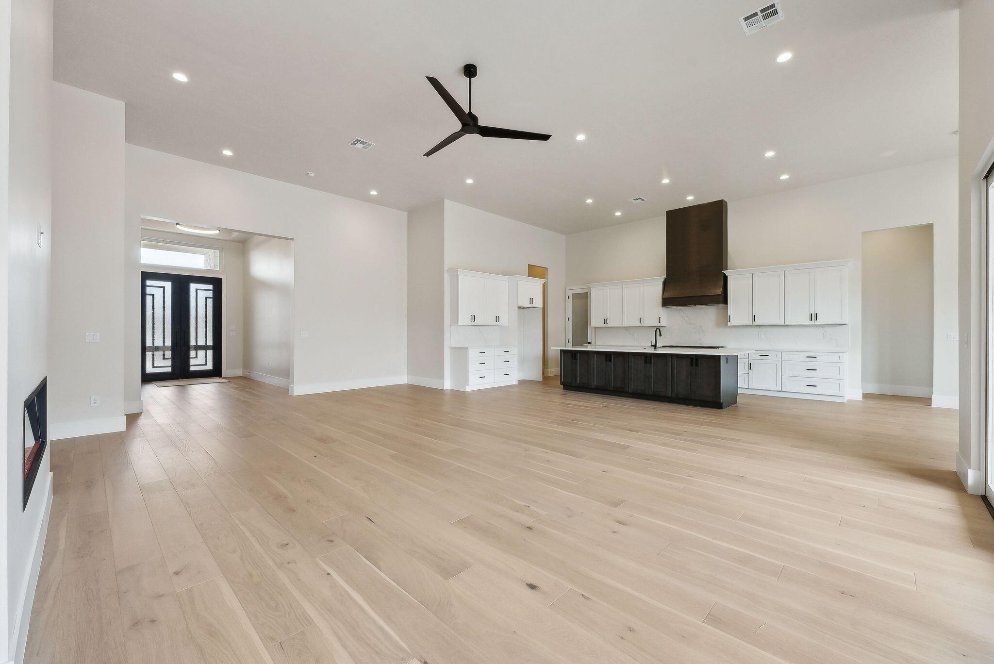 HAWKEYE POINTE SUB - Residential