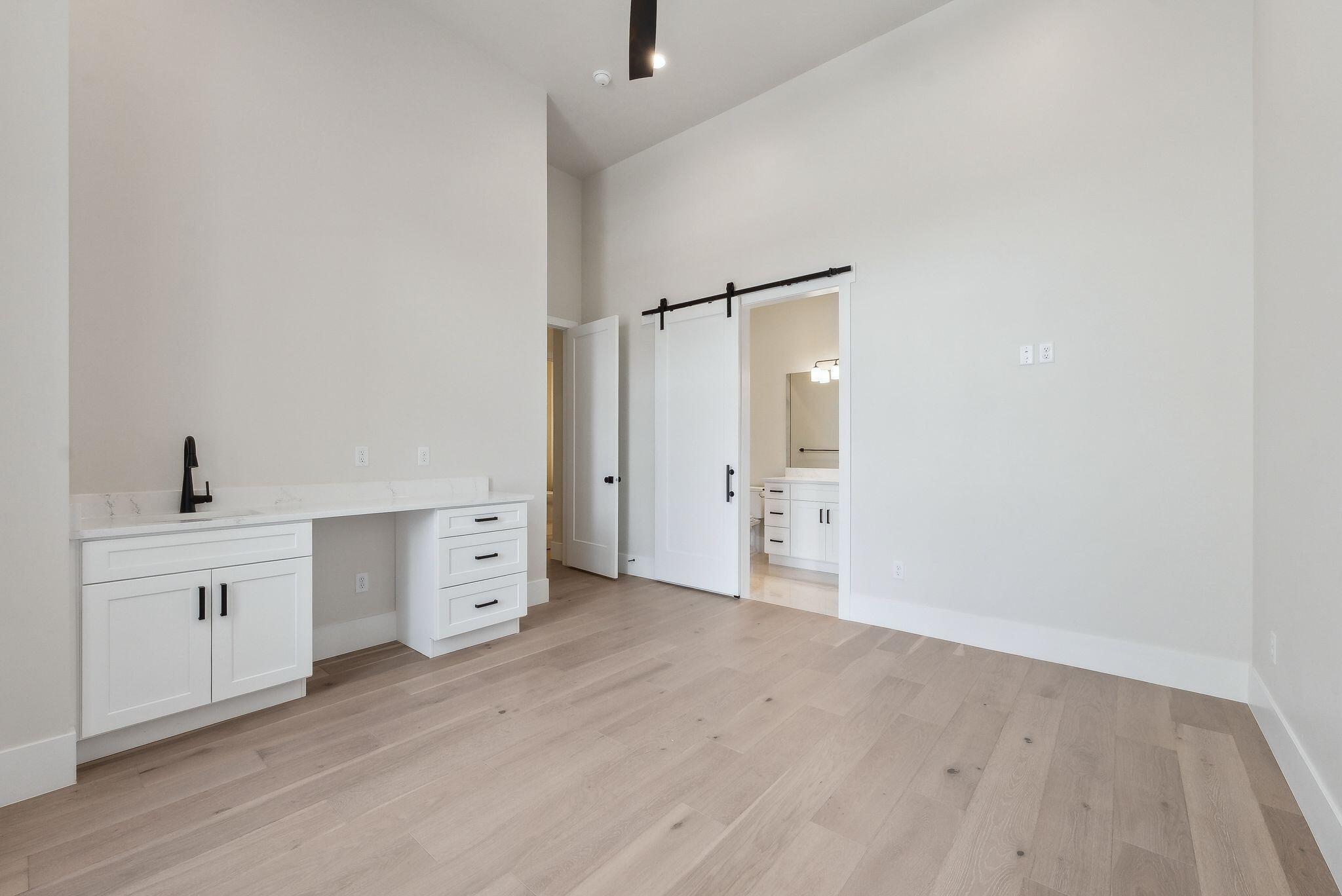 HAWKEYE POINTE SUB - Residential