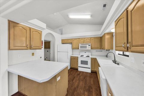 Tiny photo for 252 E 800 S, Ivins, UT 84738 (MLS # 26-271249)