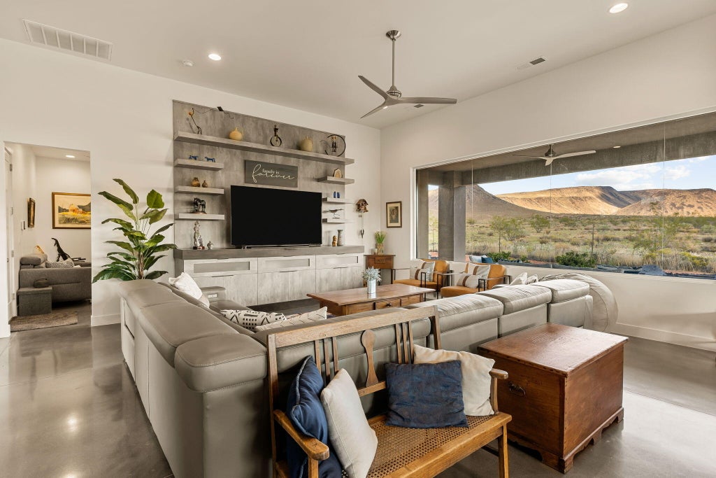 Photo of 854 W Scenario ST, Washington, UT 84780 (MLS # 26-277293)