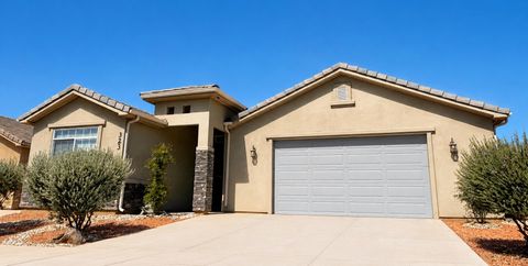 Photo of 323 N 725 W, Hurricane, UT 84737 (MLS # 26-273276)