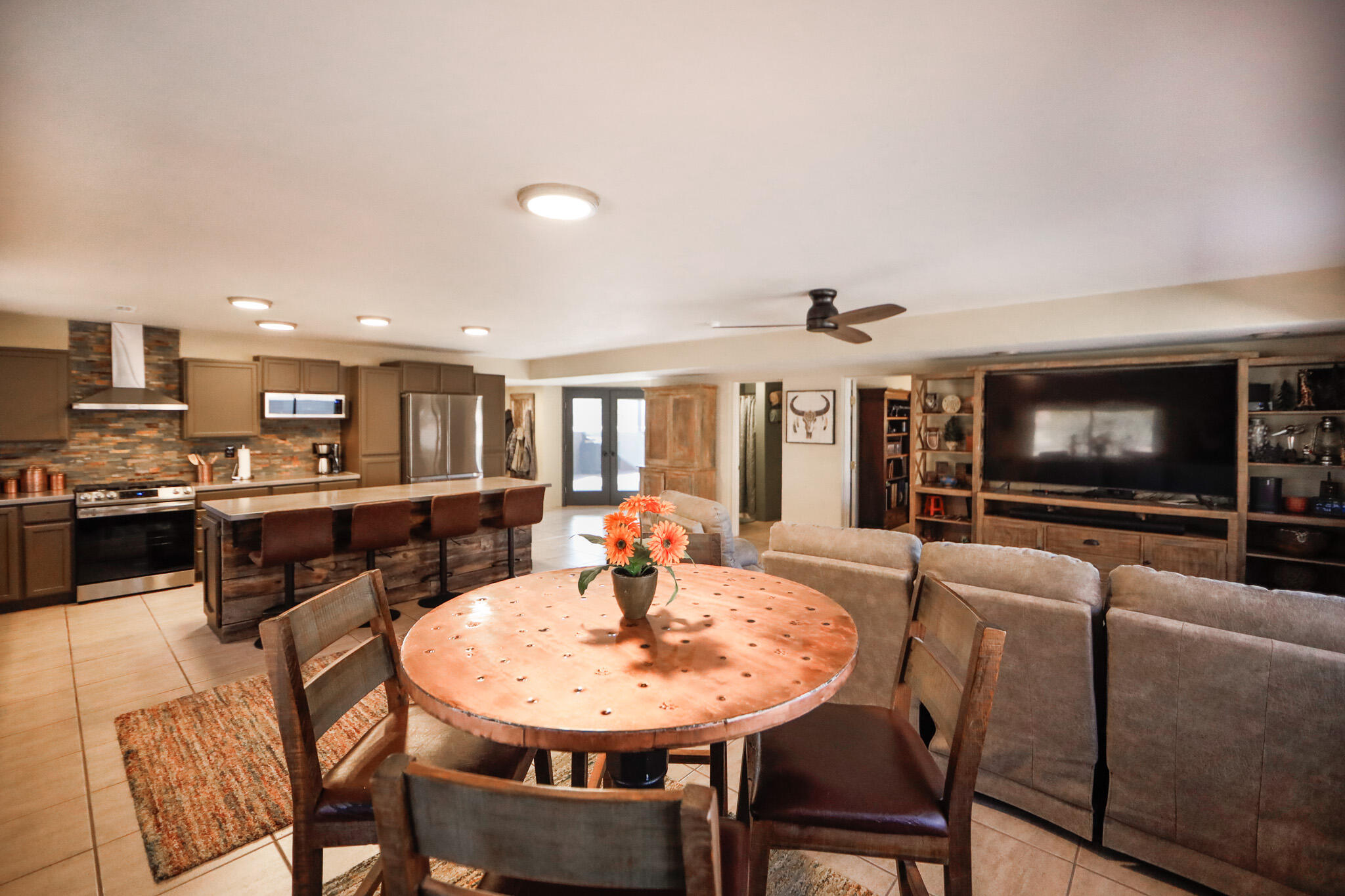 MUNSON MANOR - Residential