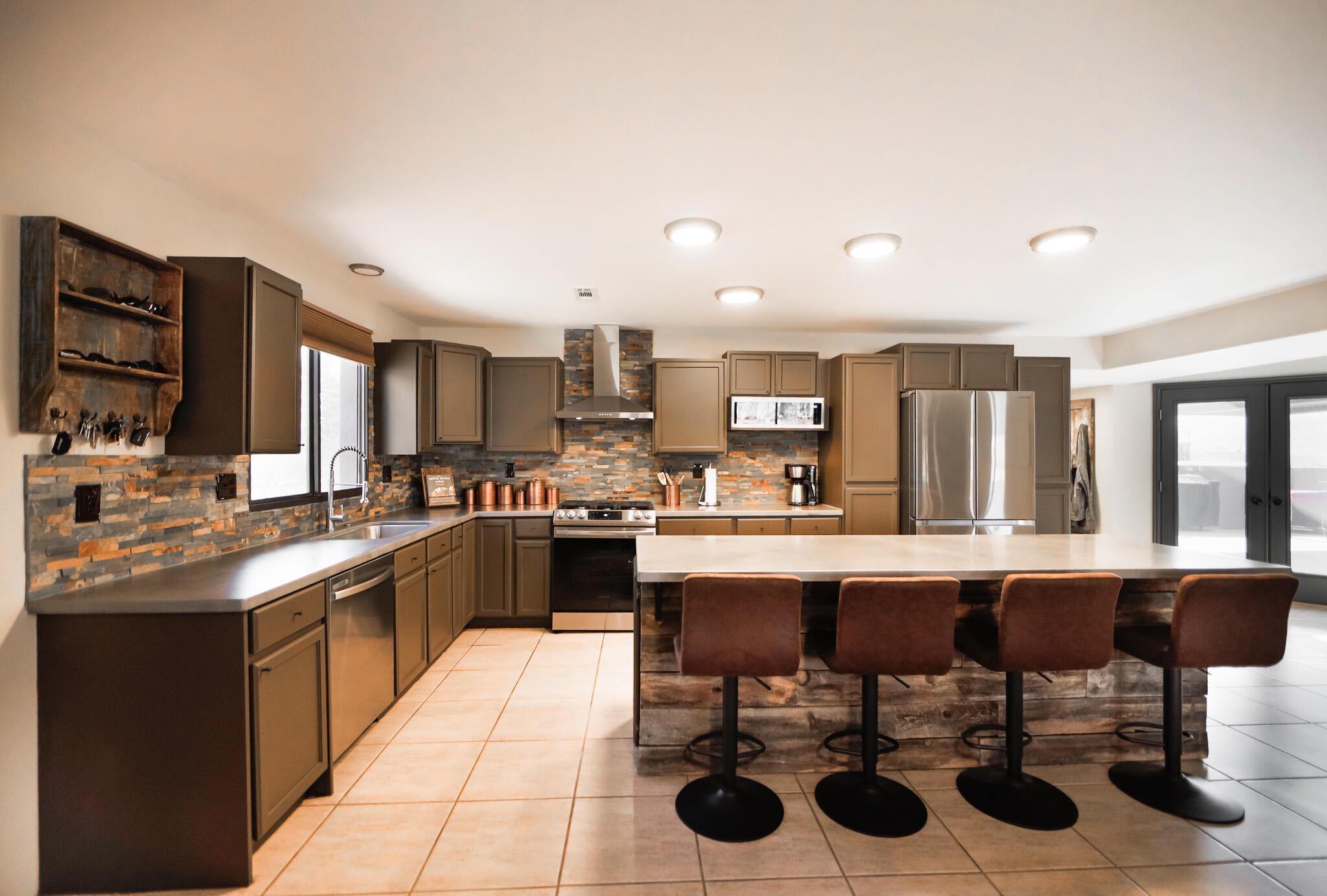 MUNSON MANOR - Residential