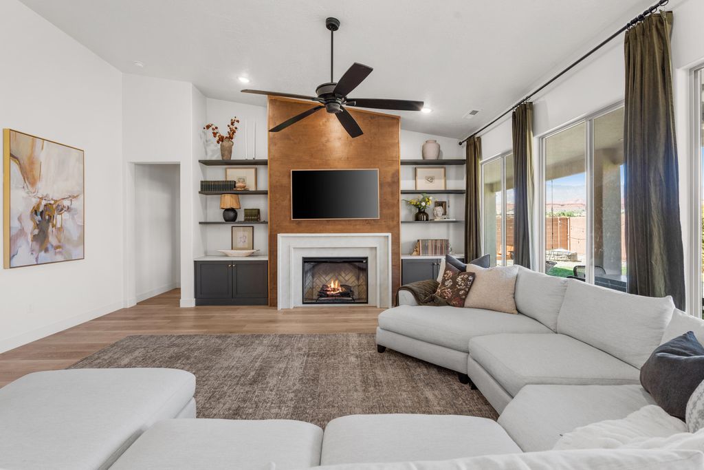 Photo of 206 N Sage Crest CIR, Washington, UT 84780 (MLS # 25-266277)