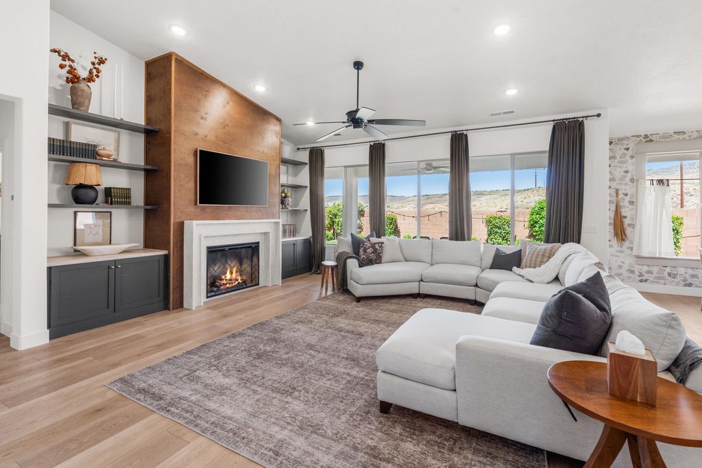 Photo of 206 N Sage Crest CIR, Washington, UT 84780 (MLS # 25-266277)