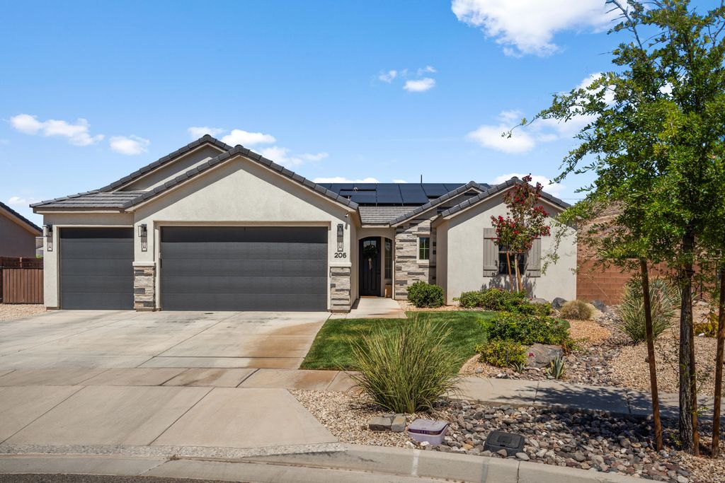 Photo of 206 N Sage Crest CIR, Washington, UT 84780 (MLS # 25-266277)