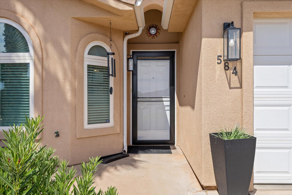 Photo of 584 S Puerto DR, Ivins, UT 84738 (MLS # 26-274482)