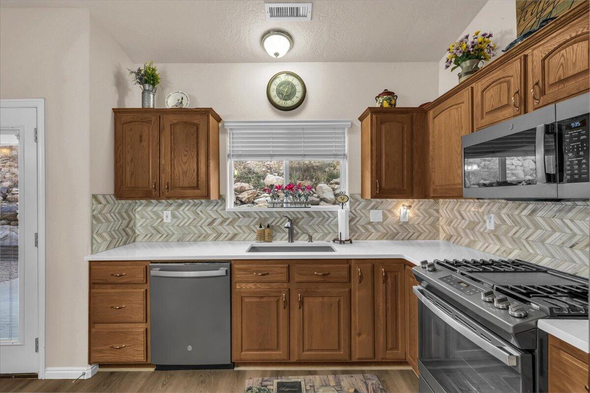 RIDGEPOINTE - Residential