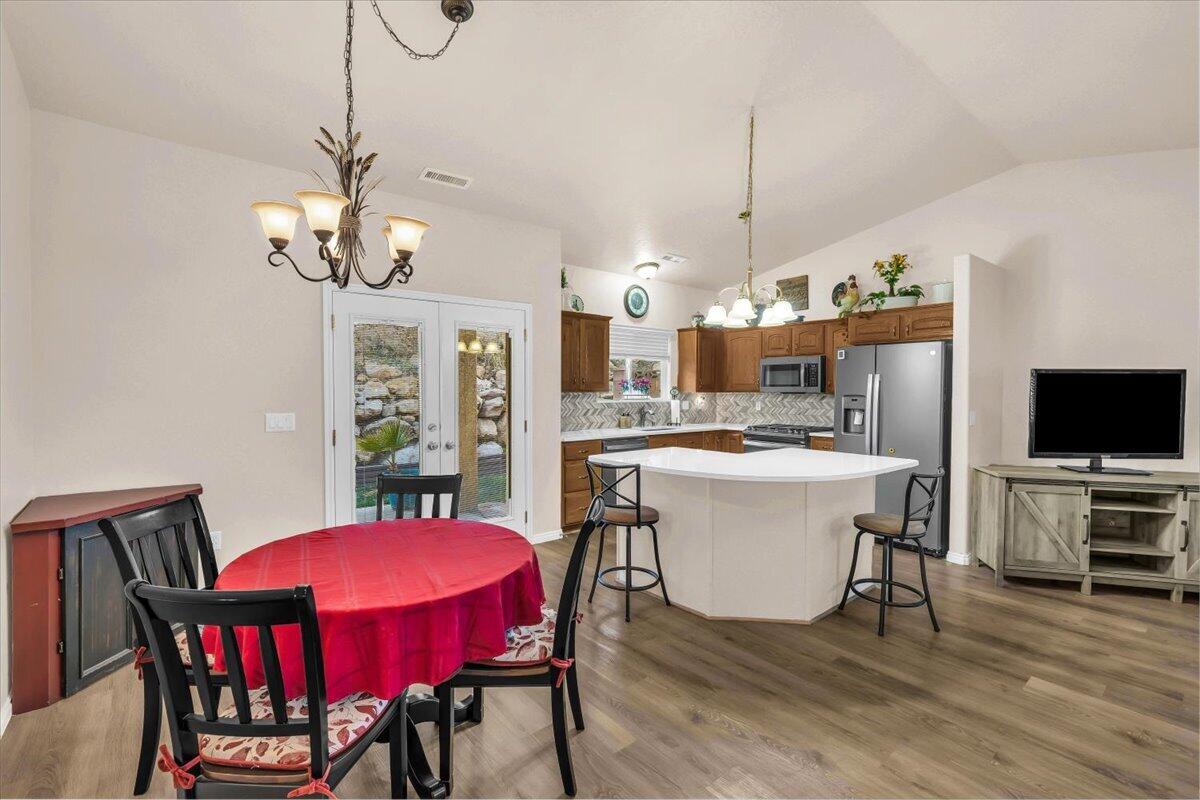 RIDGEPOINTE - Residential