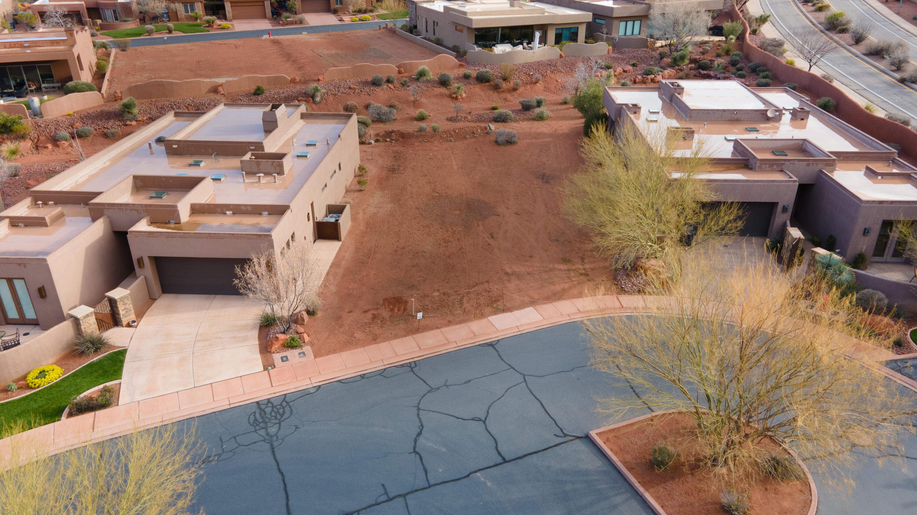 TOROWEAP AT ENTRADA - Land