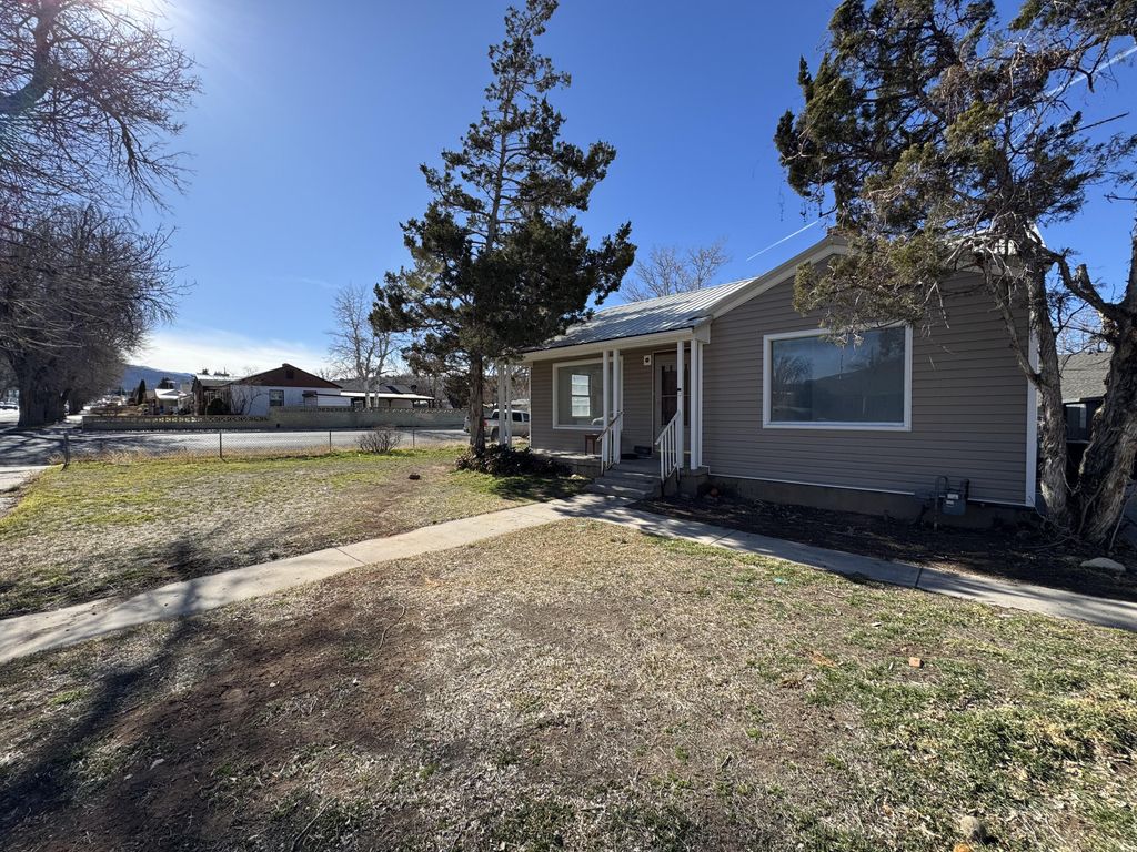 Photo of 107 N 1150 W, Cedar City, UT 84720 (MLS # 26-268608)