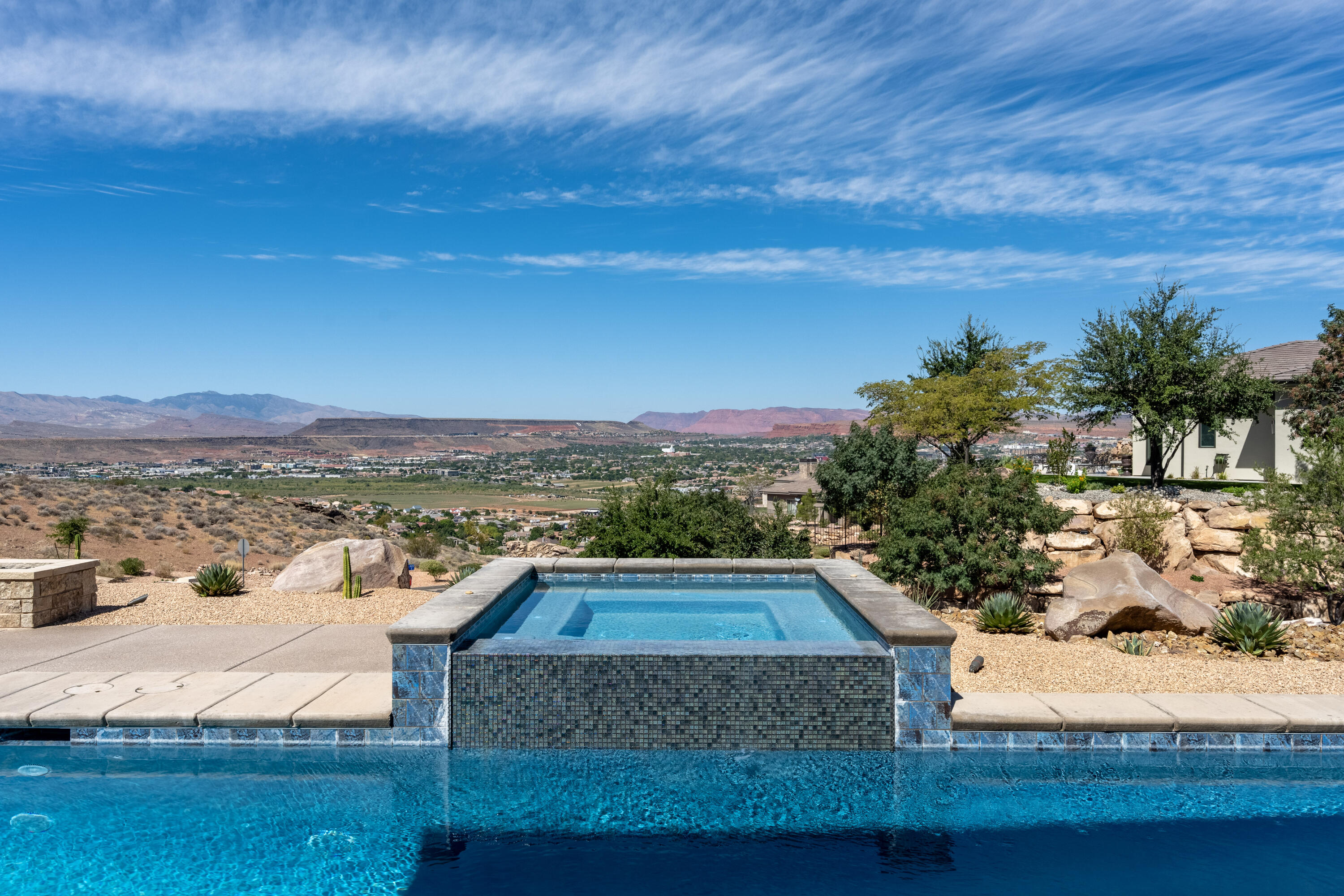 STONE CLIFF - Residential