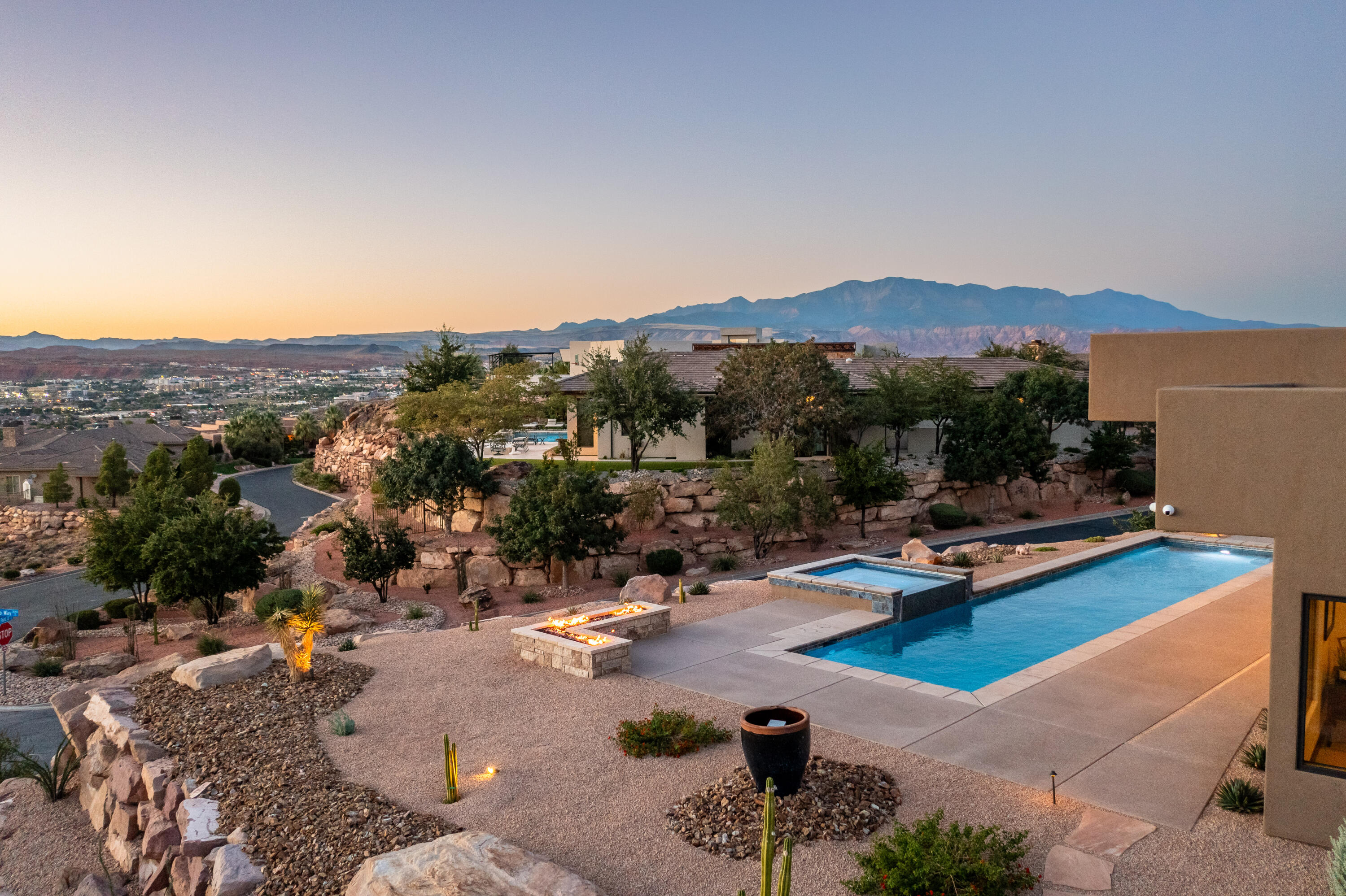 STONE CLIFF - Residential