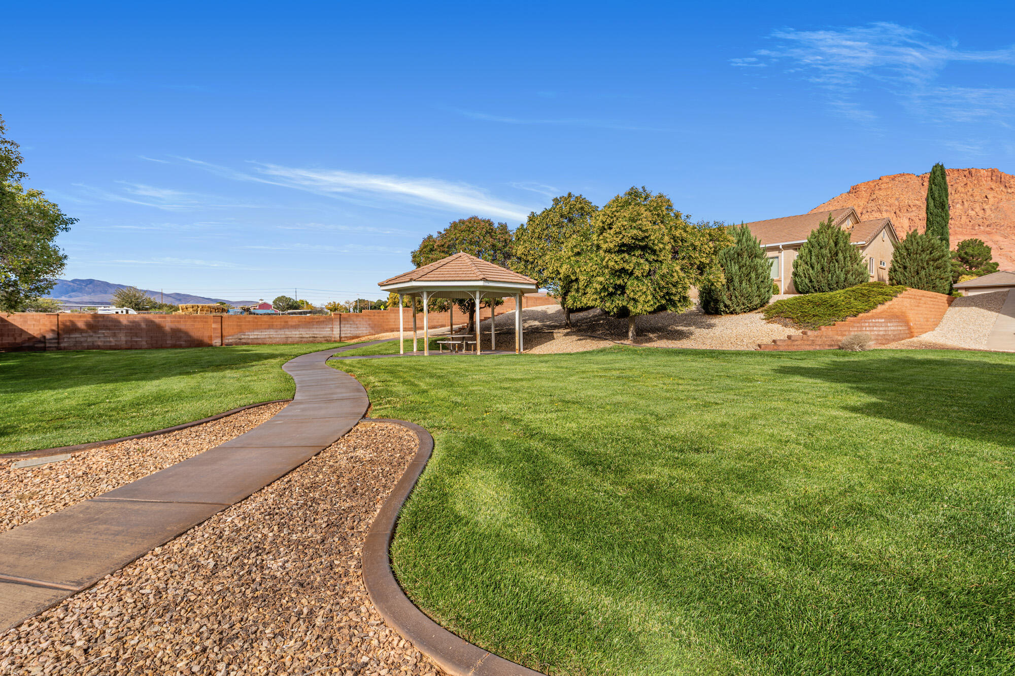 CAMEO PARK - Residential