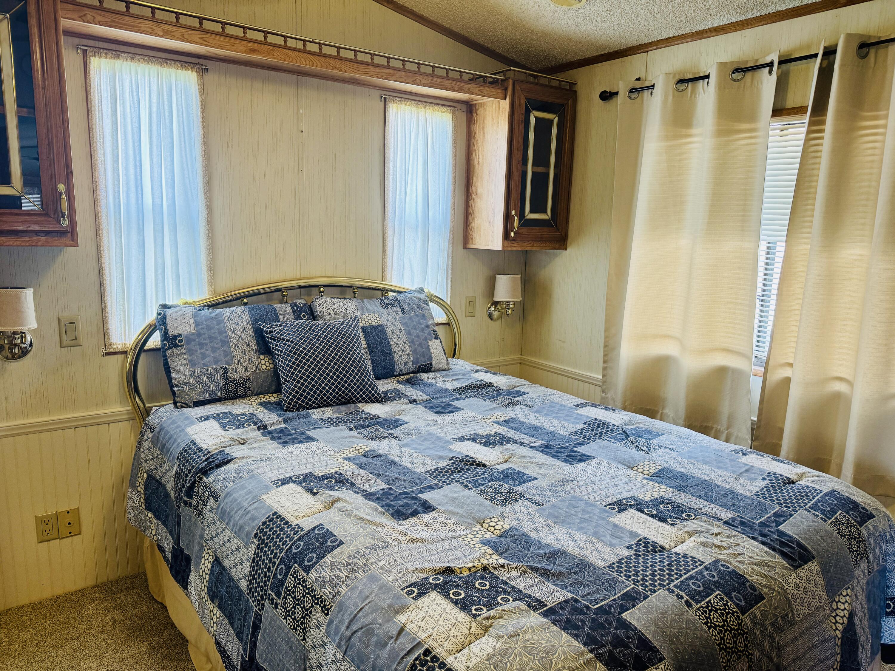 CANYON BREEZE RV RESORT - Residential