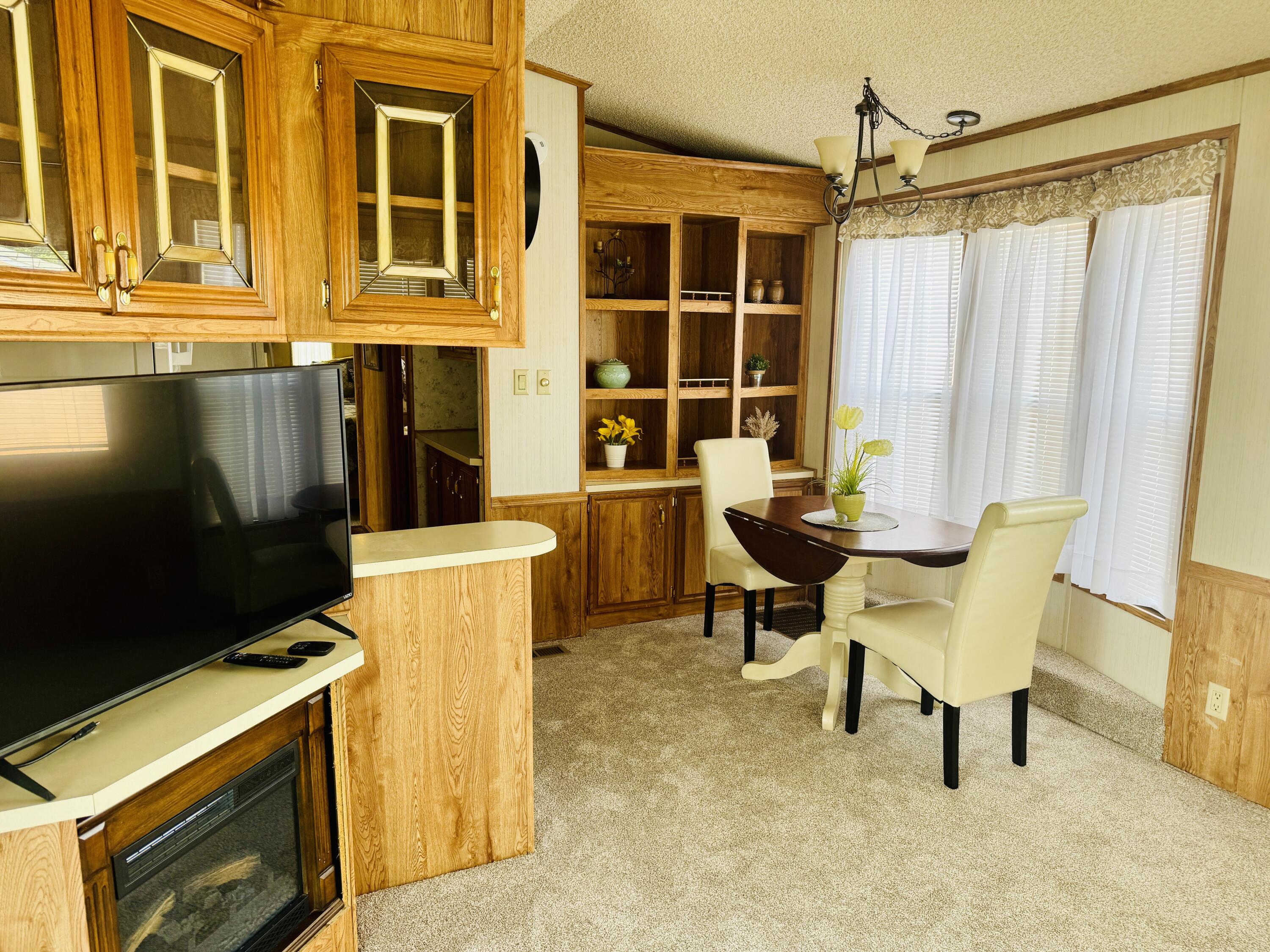 CANYON BREEZE RV RESORT - Residential